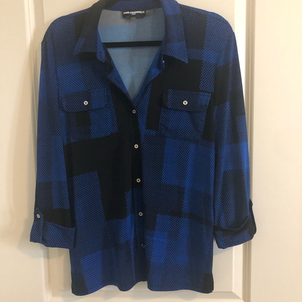 Like new. Button down shirt with 3/4 roll tab sleeves